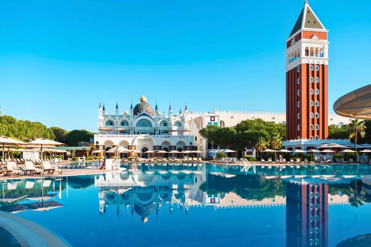 دوکاله لارا یا ونزیا پالاس